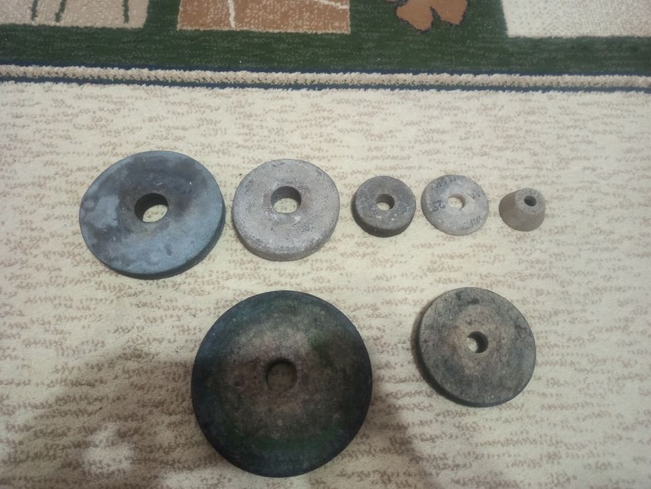 Советские точильные камни и войлочные шлифовальные диски.