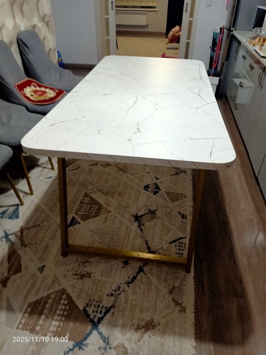 Продам кухонный стол