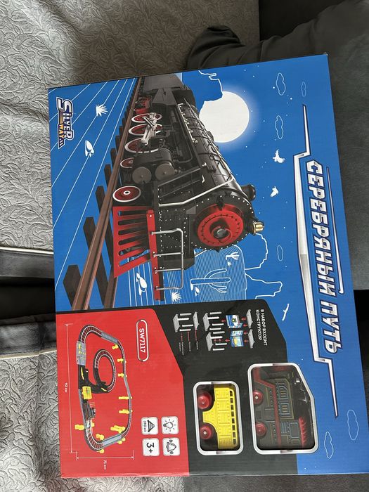 Продам игрушки в коробке