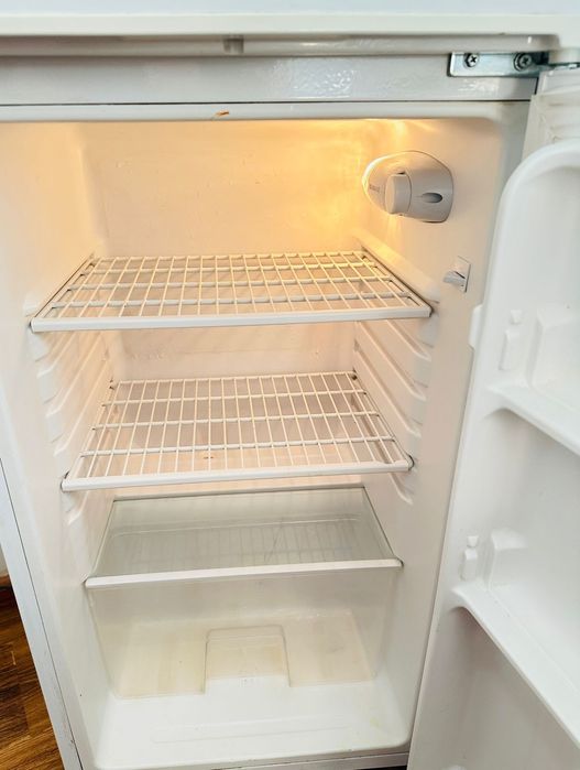 Срочно продам холодильник ELENBERG