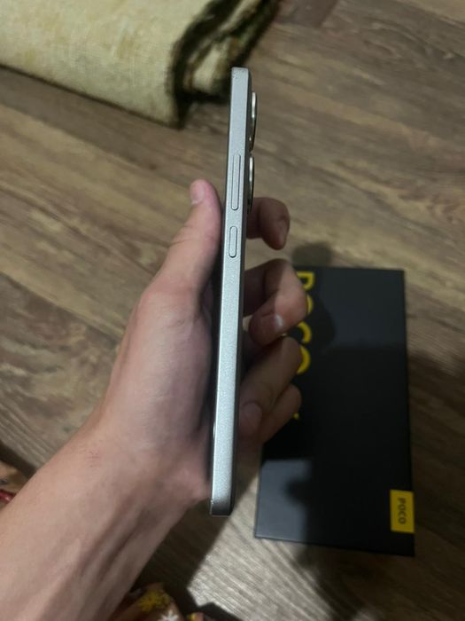 POCO F6 в хорошем состоянии