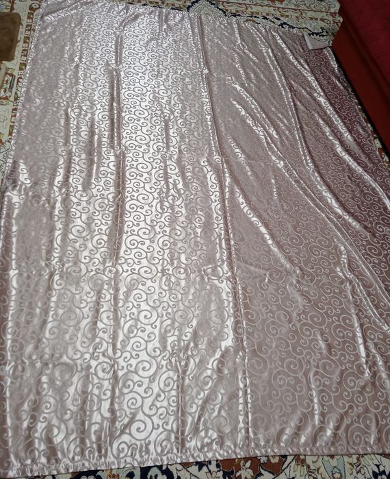 Продам шторы, цвет розовый перламутр, с отливом, гладкие.