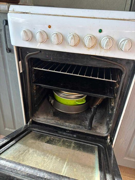 Продам электроплиту с духовкой