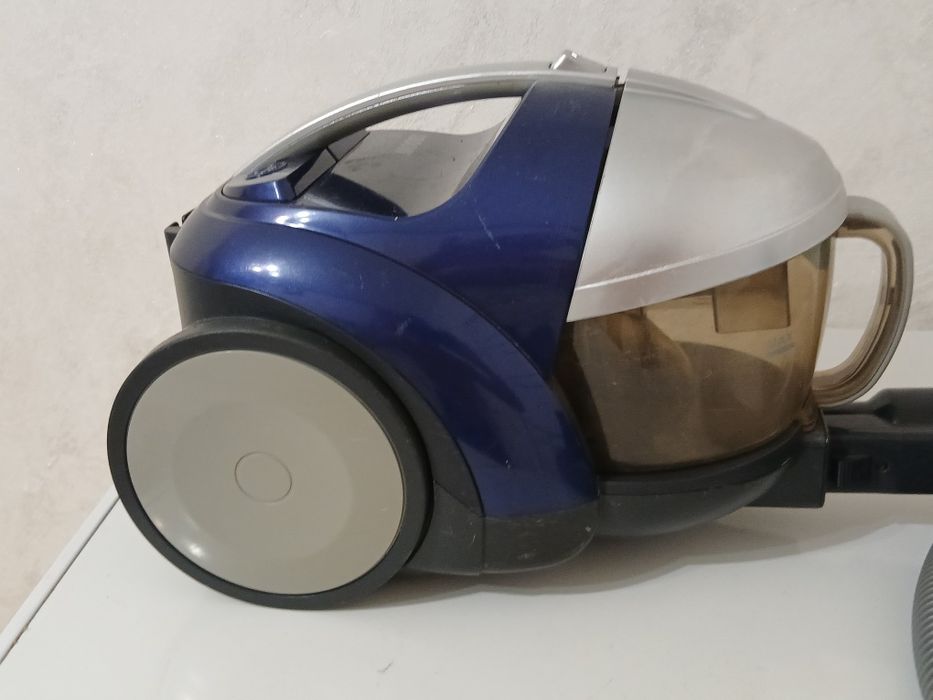 Продаю мощный пылесос