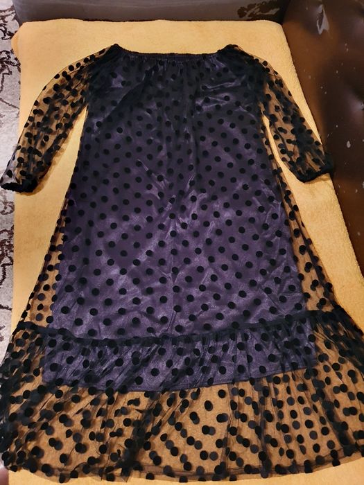 Продам два платья,размер 48,50.