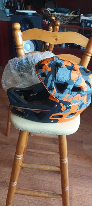 Нова каска Lixada Размер М