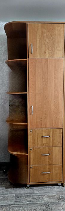 Шкаф с угловыми полками