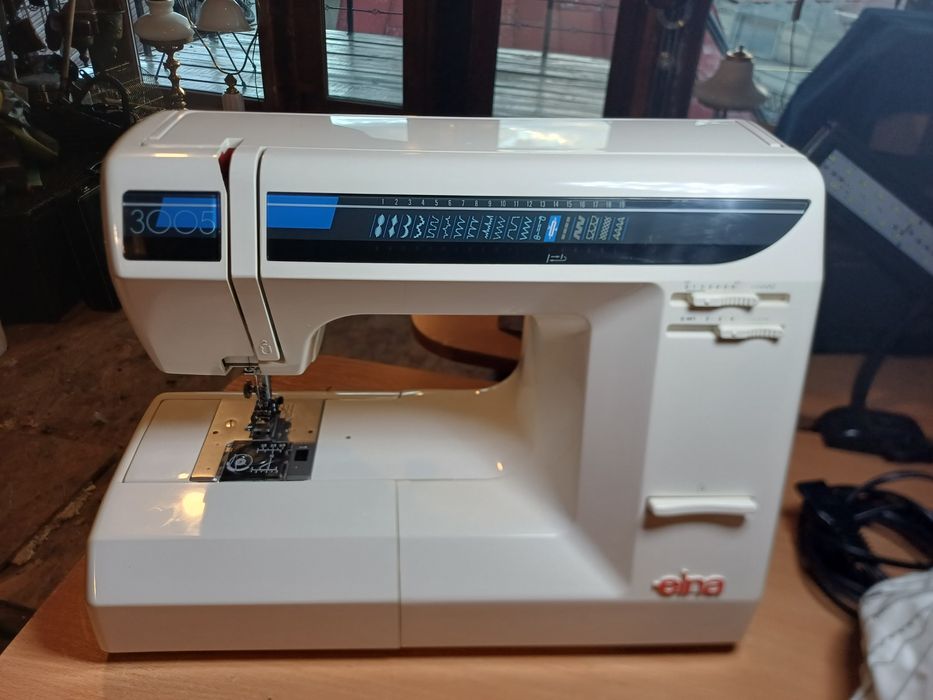 Masina de cusut ELNA 3005, ca noua, accesorii incluse, impecabila,