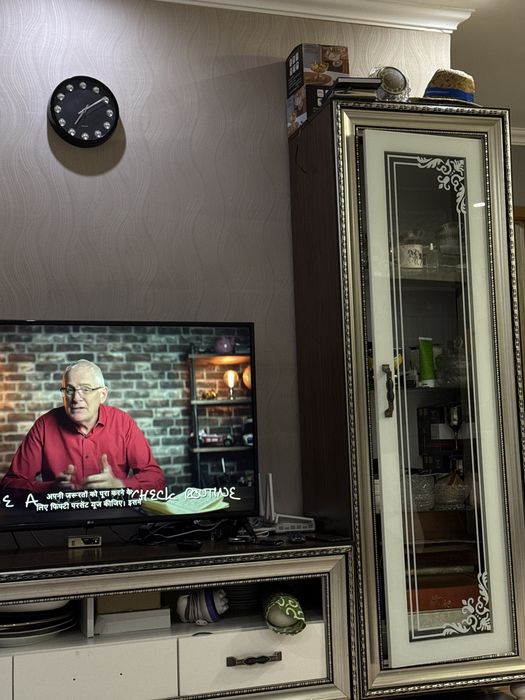 Продам гостинный шкаф