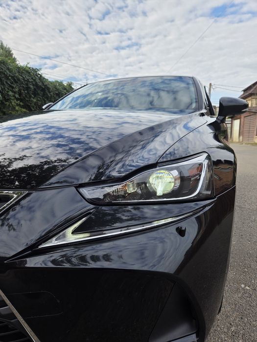 Vînd LEXUS IS300H hibrid an 2019