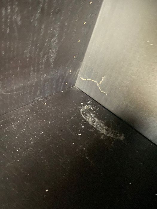 Черен шкаф с рафтове