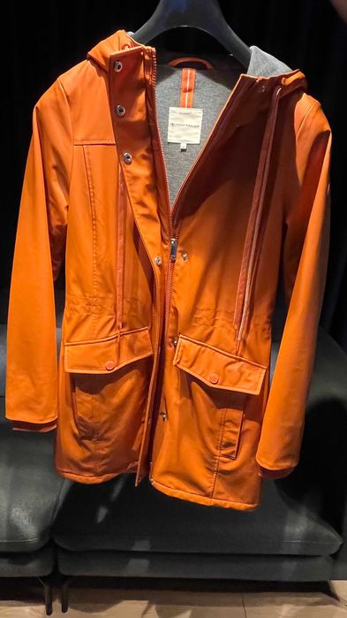 Зимно водоустойчиво яке Tom Ford (дамско XS размер). Перфектно.