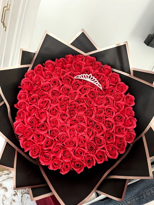 Buchet trandafiri sapun imperiali cu sclipici/ initiala stitch ursulet