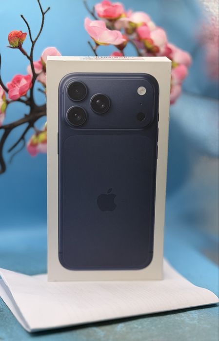 НОВ!!! Apple iPhone 17 Pro Max, 256GB, 5G, Deep Blue + подарък оригинален адаптер Apple