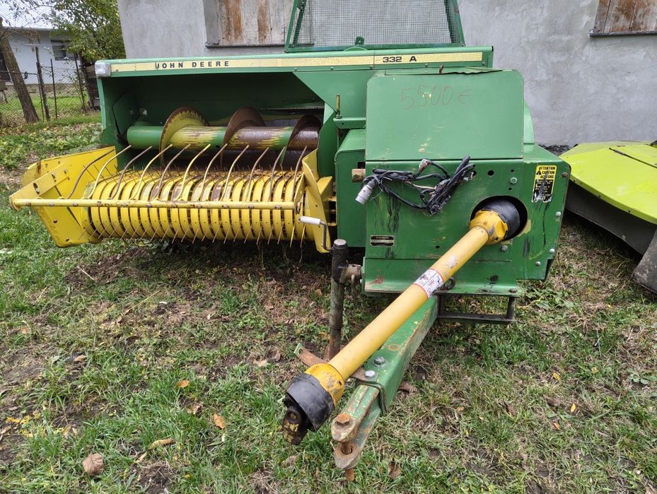 Vând John Deere 332 A