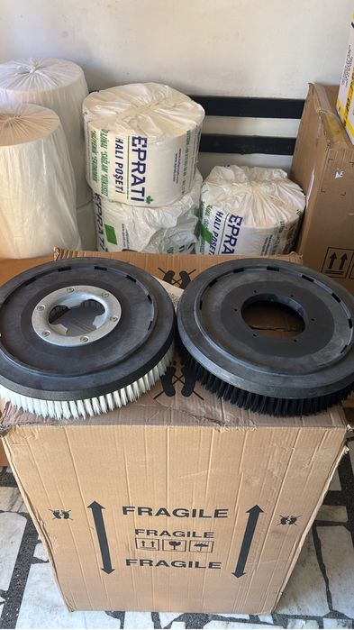 Професионални четки за пране на килими