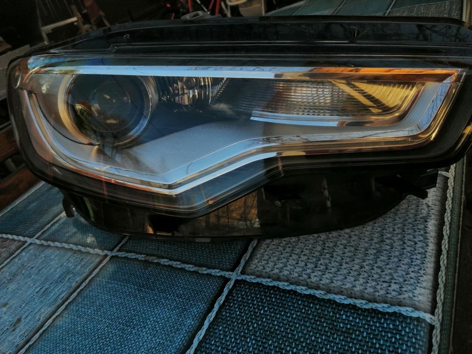 Vând far dreapta Audi A6