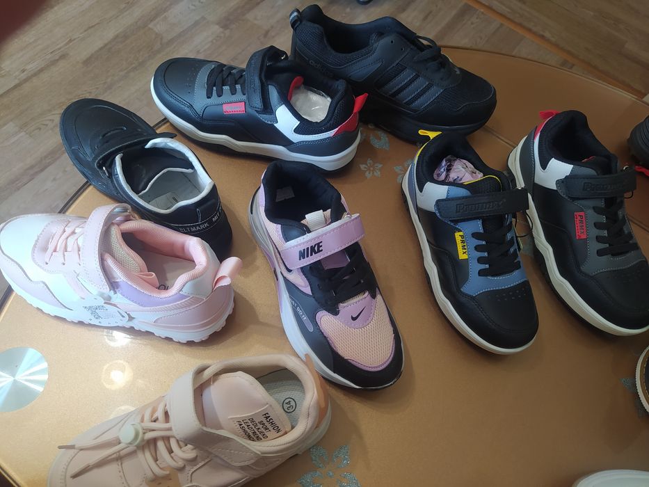 Кроссовки демисезонные