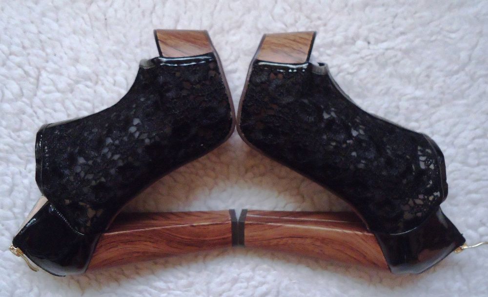 Botine dama negre dantela tocuri lemn 14 cm fermoar spate platforme
