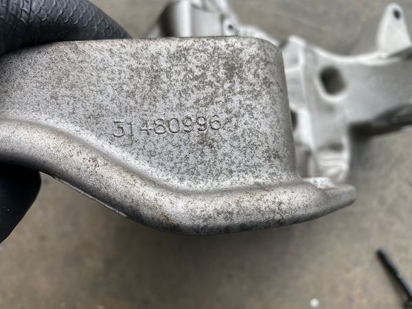 Suport alternator/generator VOLVO  S60 XC90 XC60 V90 S90  31480996