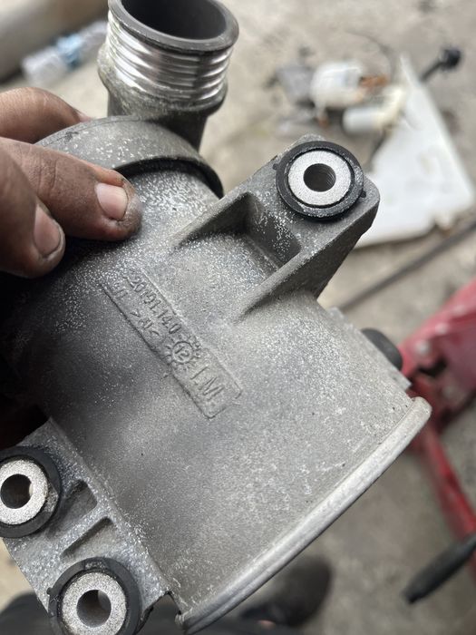 Водна помпа бмв ф30 ф31 328и м4 bmw f30 f31 f10 528i 328i m3 m4 f8