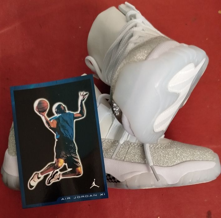 Кроссовки   новые 39р