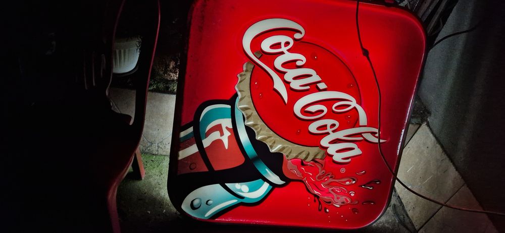 Светещи реклама и хладилник Red Bull