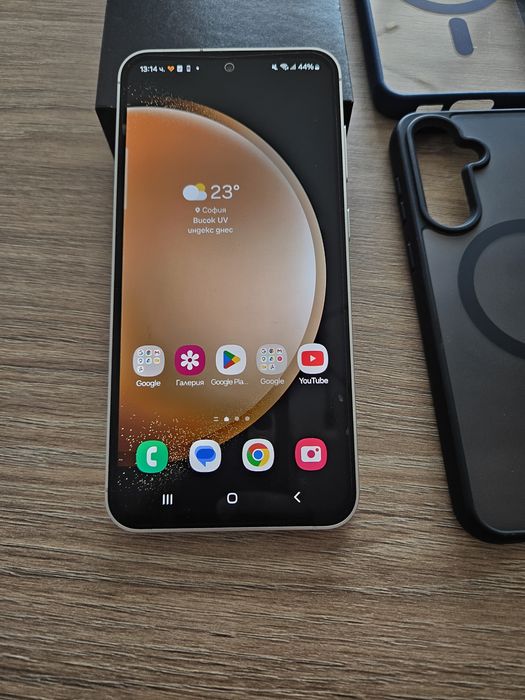 Samsung S23FE 128 GB + протектор и два кейса