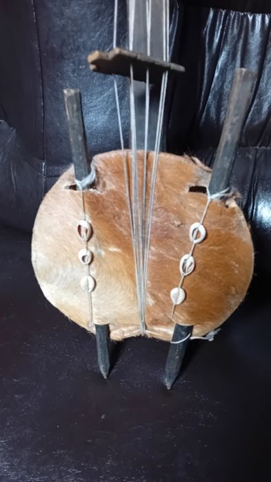 Старинни  музикални  инструменти Кора,Чунари и военна тръба