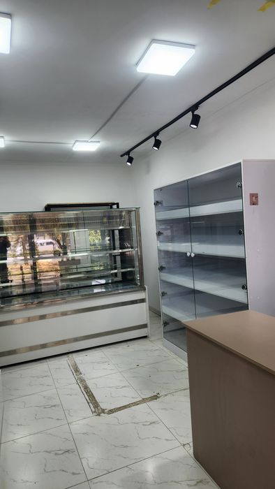 Продаются витрины стилажи с магазина