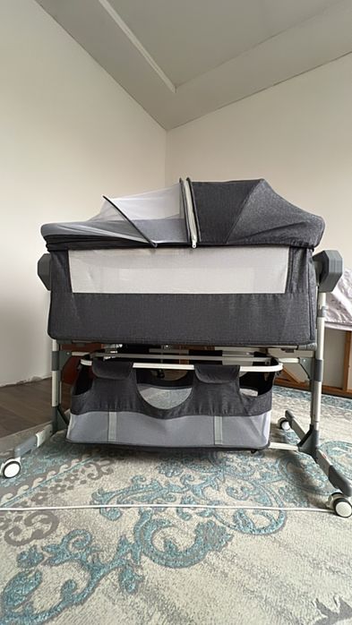 Манеж-кровать почти новый