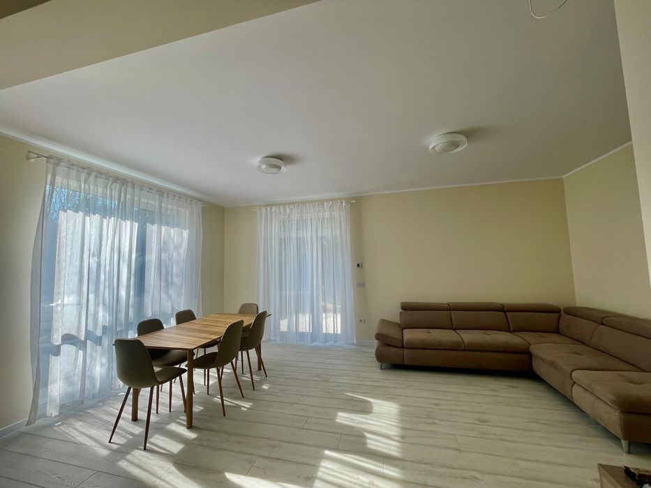Proprietar inchiriez jumatate duplex