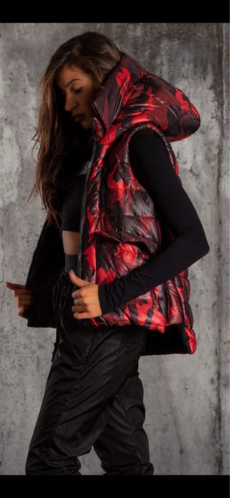 Червен елек от EXCLUSIVE