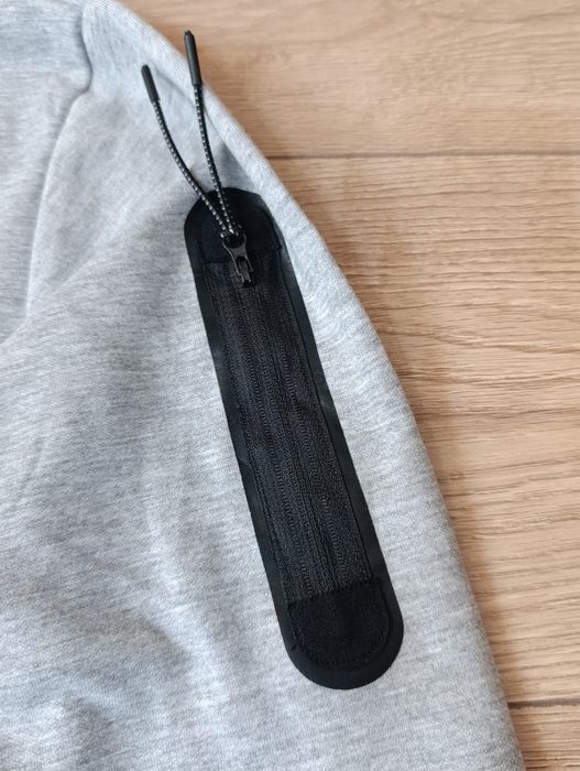Nike tech gri, utilizat