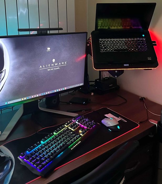 Laptop Gaming Alienware M15 R5 AMD Ryzen 9 GeForce RTX 3070 32GB RAM 1TB SSD MightySkins