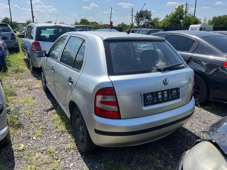 Dezmembrez Skoda Fabia 1 facelift gri argintiu 1,2 benzina 2006