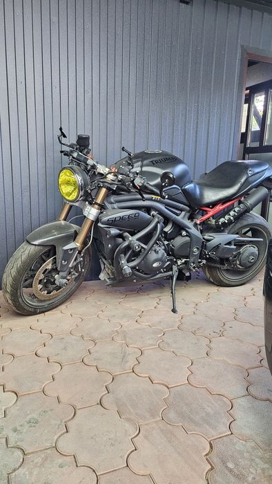 Мотоцикл triumph speed triple