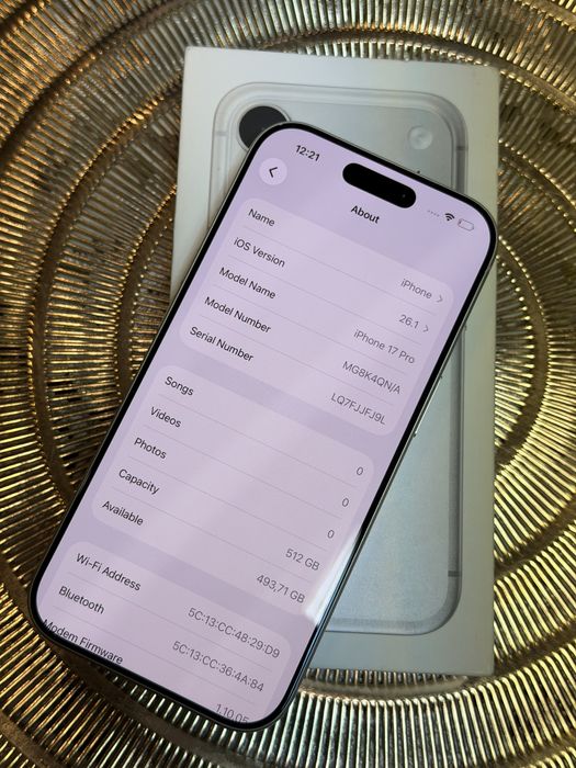iPhone 17 Pro Silver 512GB - перфектен