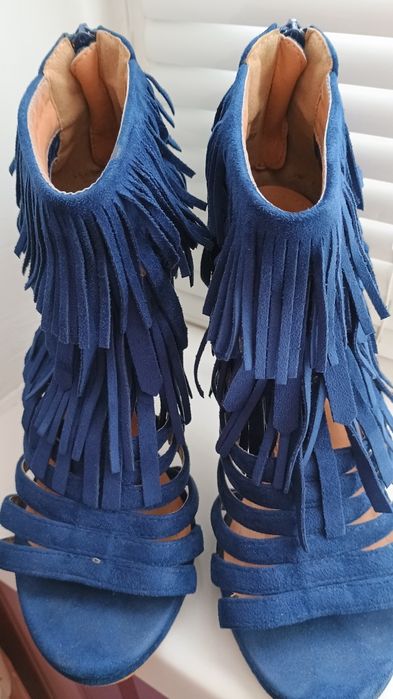 Сандали с ресни и висок ток