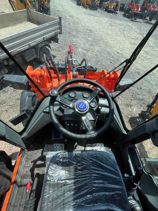 Vola 4x4 încărcător frontal XK200F