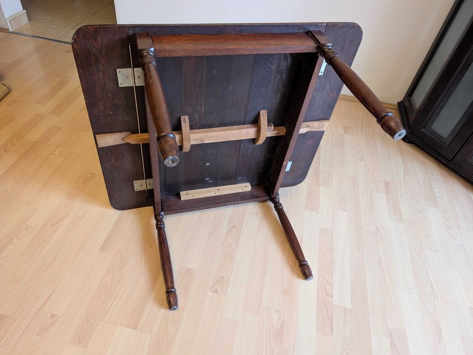 Masută din lemn extensibilă, stil clasic, compactă