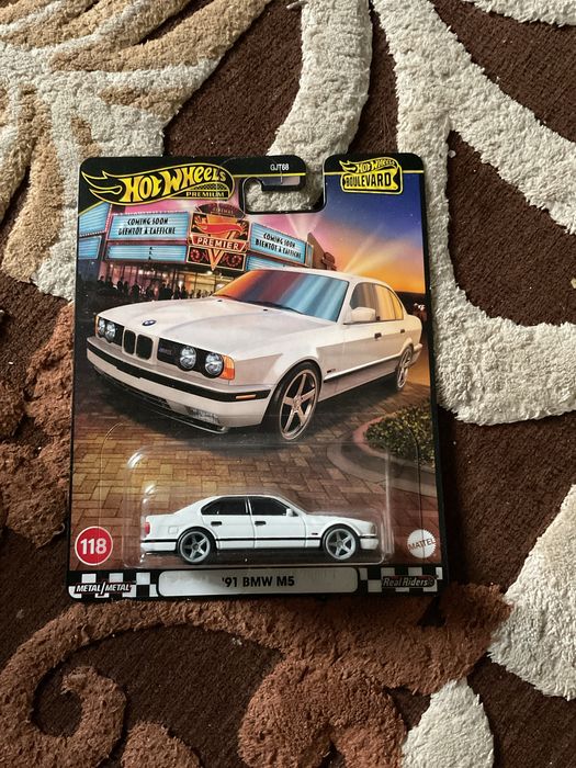 Продам hot wheels premium