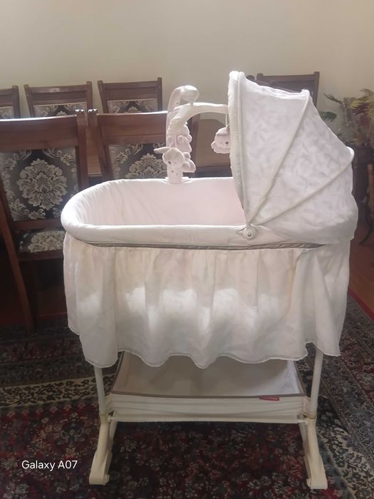 Продается детская люлька-кроватька бренда Fisher-Price