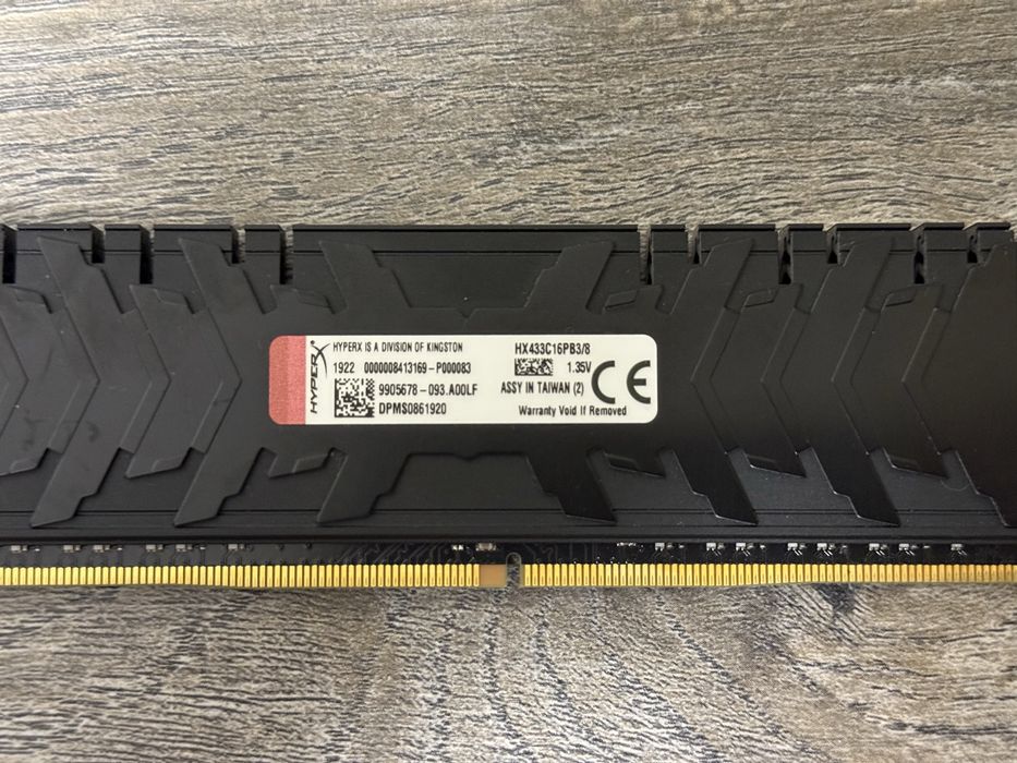 Kingston HyperX Predator DDR4 2x8Gb 3333 МГц
