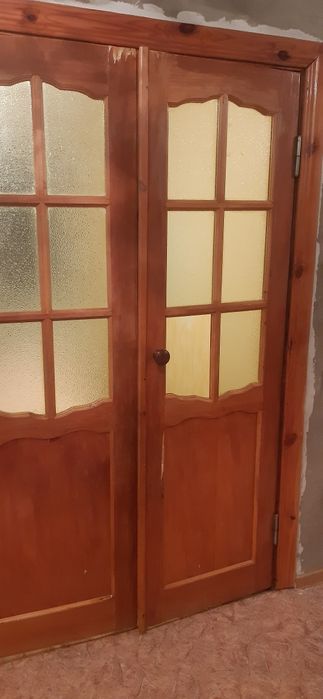 Продам б/у двери деревянные