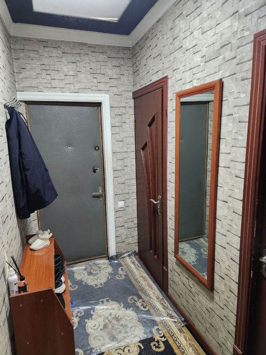Чиланзар 20.  Срочно. Продаю. 2 х комнатная Зеркалка
