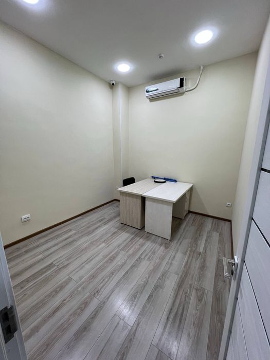 Аренда под Офис 10м2, 1 Линия 3 минут от метро Новза! 300$