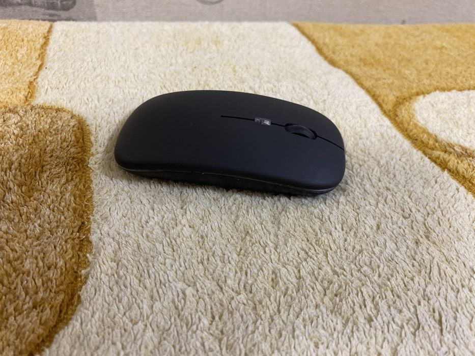 Продам мышку без проводную 2 вида подключения с подсветкой