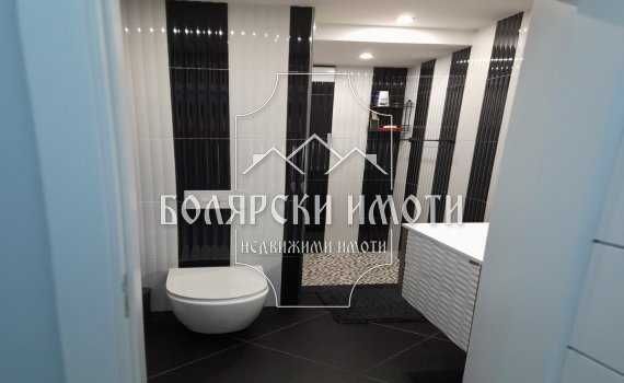 Продава се Четиристаен апартамент в Велико Търново, Център - 160 кв.м за 1407 €/кв.м - Снимка #16