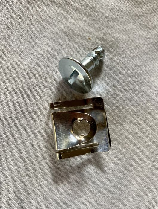 За Ауди А4 Б6, връв капачка резервоар, крепежи кора